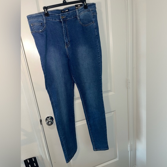 Fashion Nova Plus High Waisted Skinny Jeans Blue Washed Stretch NWT Sz 2X Jeans - Picture 1 of 15